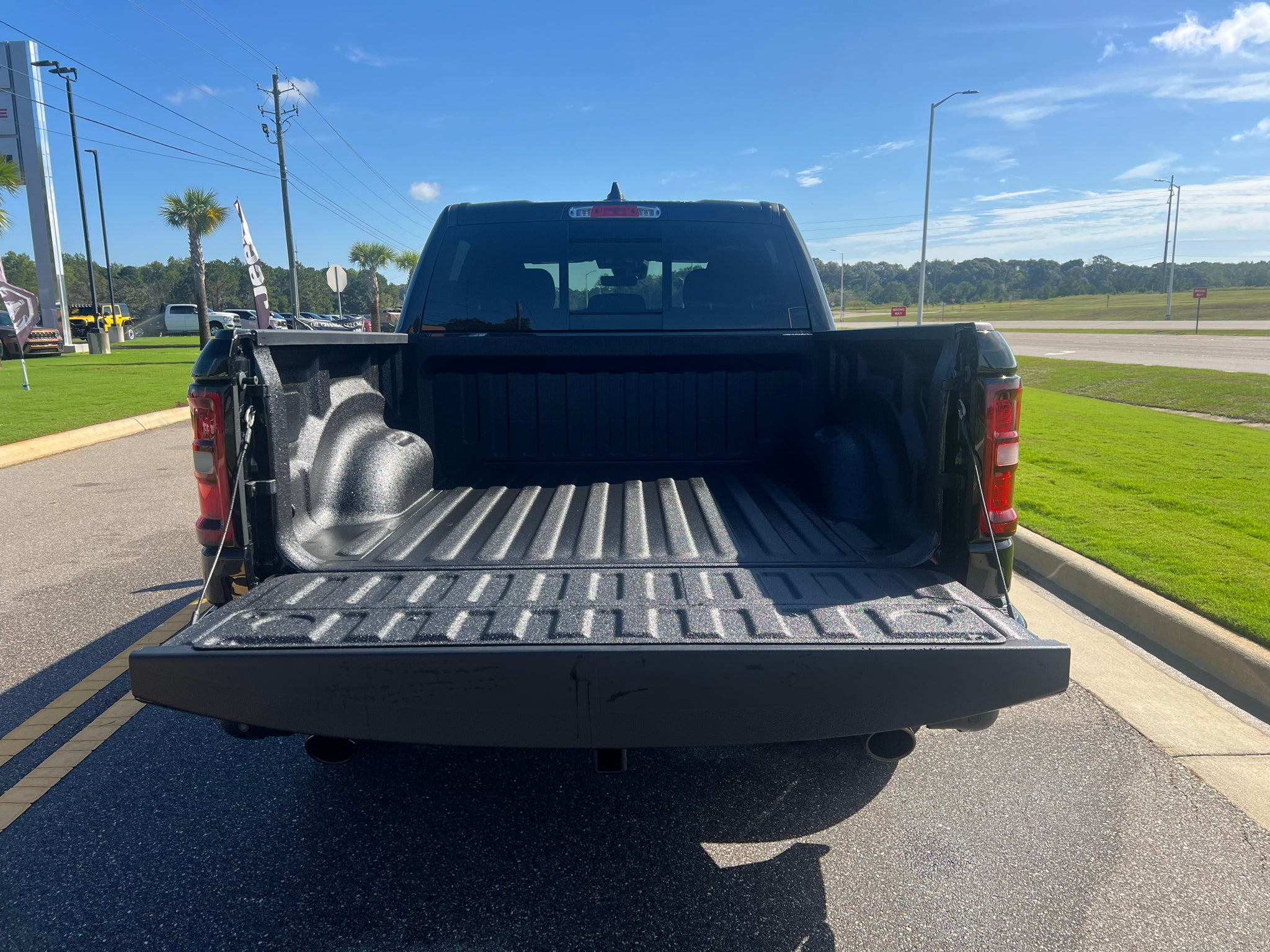 2027 RAM 1500 RAM 1500 EXPRESS CREW CAB 4X4 5'7' BOX