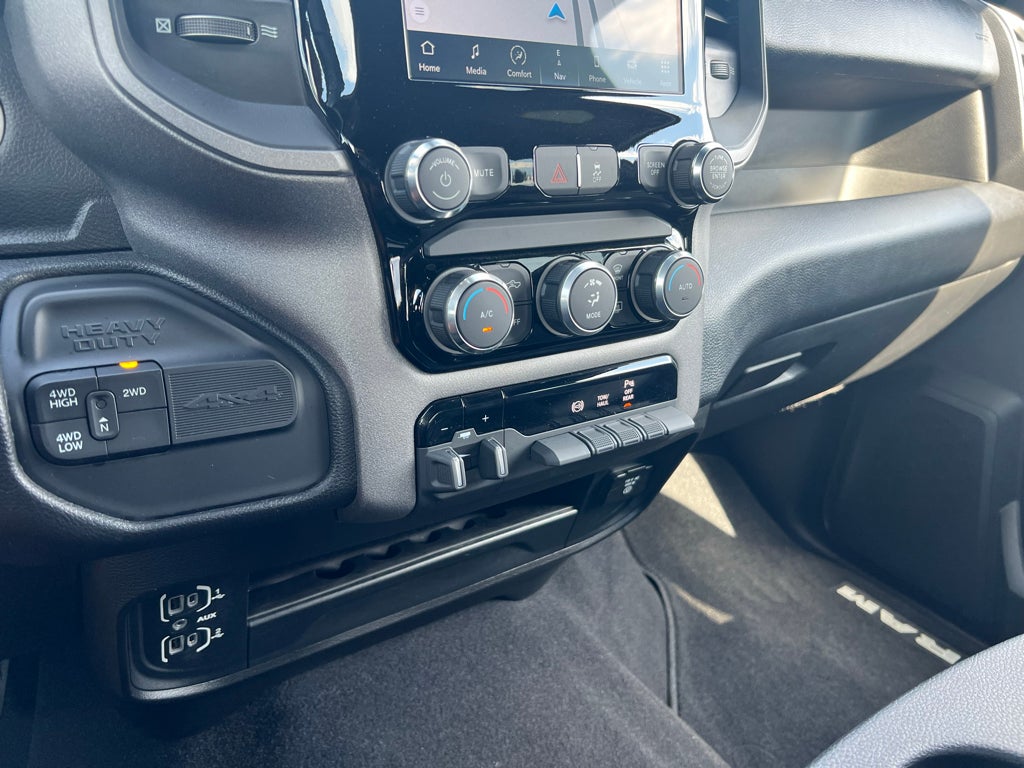 2024 RAM 2500 Tradesman Crew Cab 4x4 6'4' Box