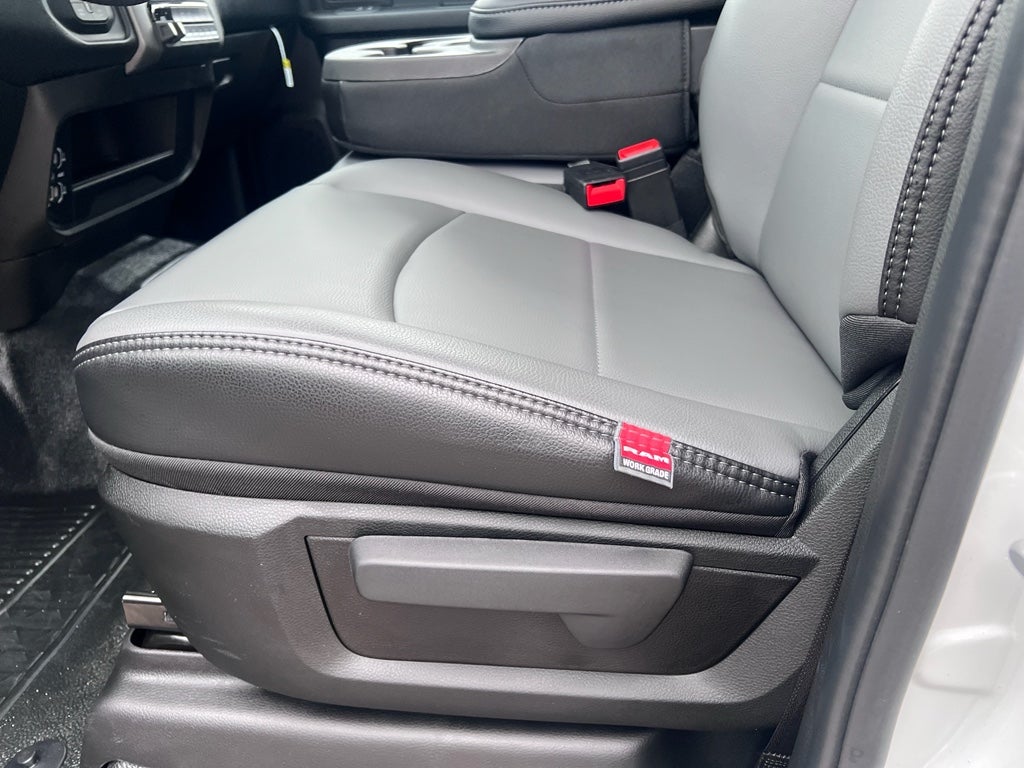 2026 RAM 3500 Chassis RAM 3500 TRADESMAN CREW CAB CHASSIS 4X4 60' CA