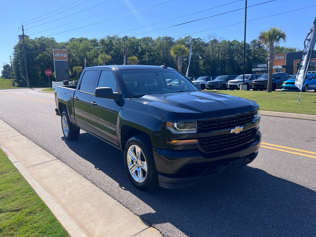 2018 Chevrolet Silverado 1500 Custom Crew Cab Short Box's photo