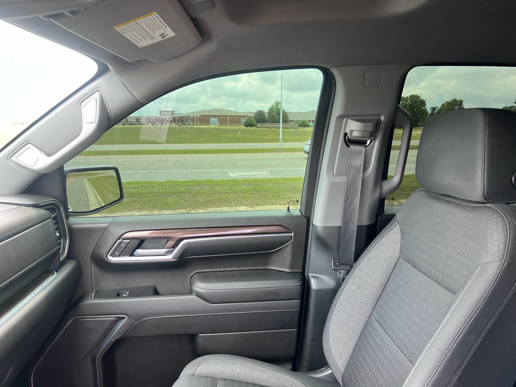 2022 Chevrolet Silverado 4WD Crew Cab Short Bed LT with 2FL