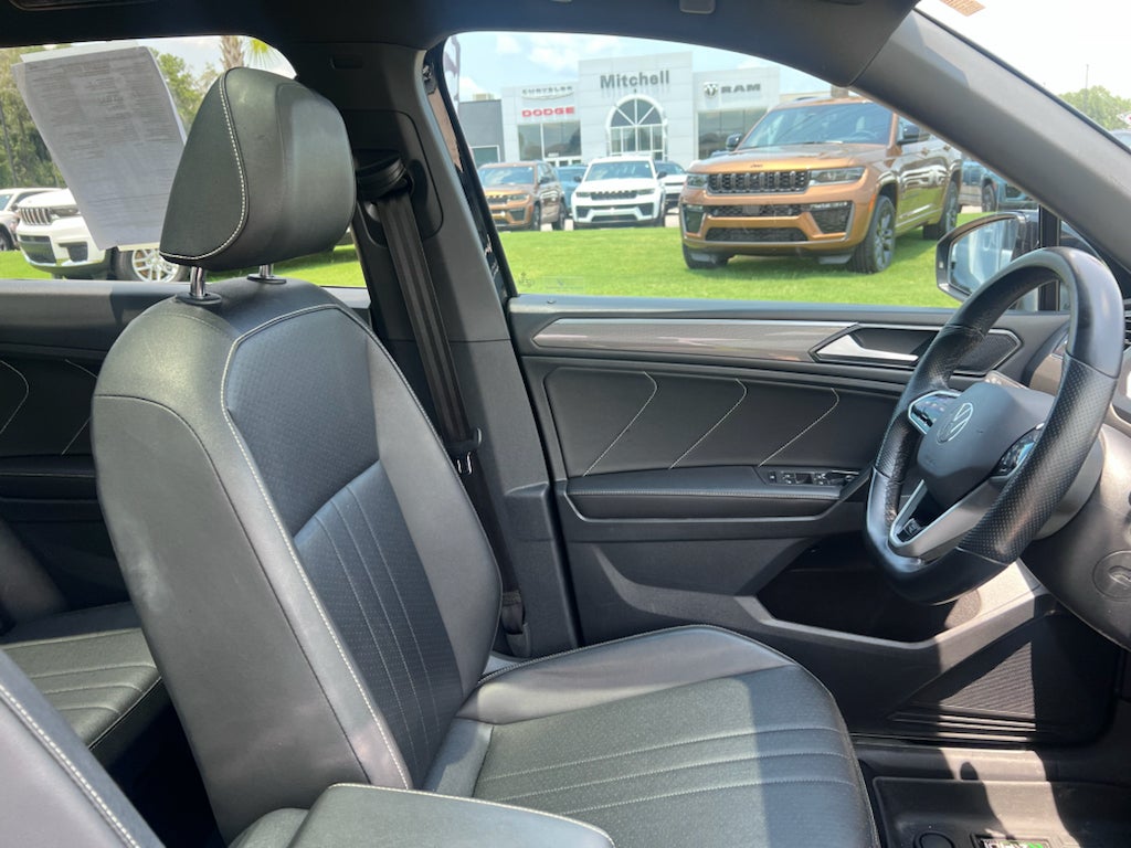 2023 Volkswagen Tiguan 2.0T SE R-Line Black