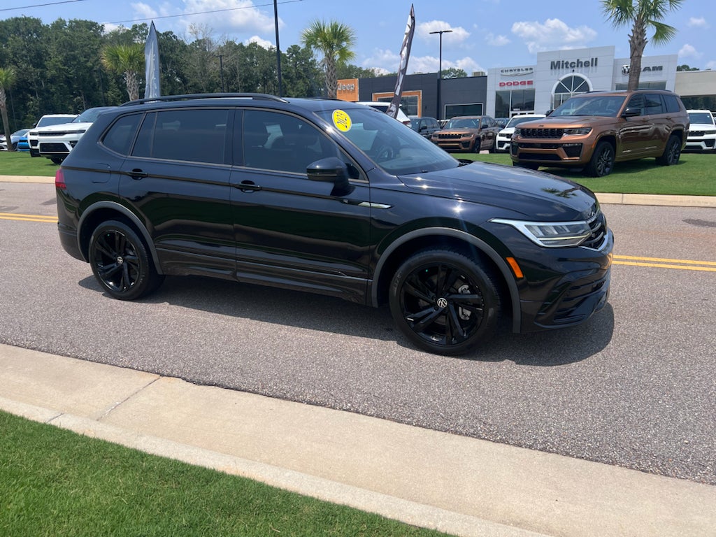 2023 Volkswagen Tiguan 2.0T SE R-Line Black