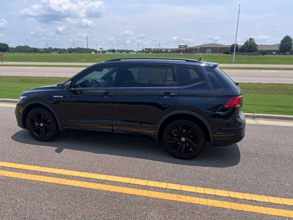 2023 Volkswagen Tiguan 2.0T SE R-Line Black