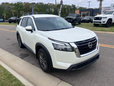 2023 Nissan Pathfinder SV