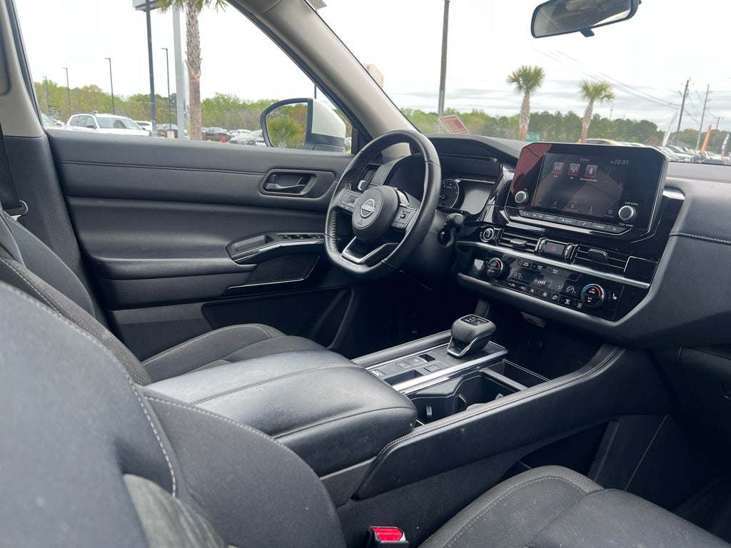 2023 Nissan Pathfinder SV