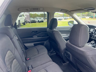 2023 Nissan Pathfinder SV