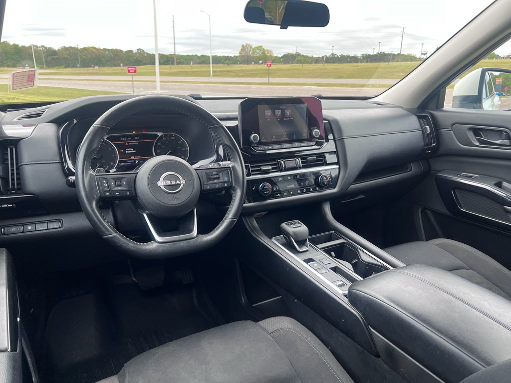 2023 Nissan Pathfinder SV