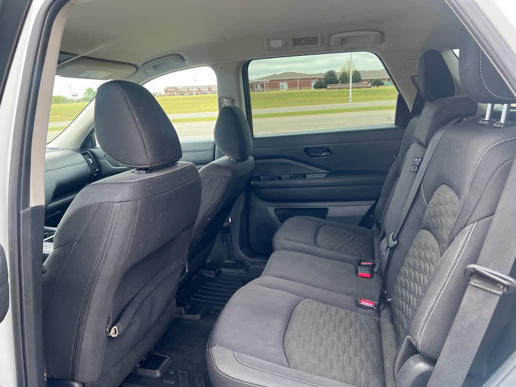 2023 Nissan Pathfinder SV