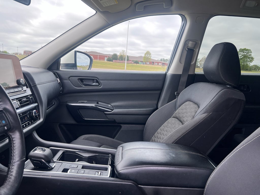 2023 Nissan Pathfinder SV
