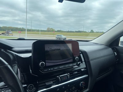 2023 Nissan Pathfinder SV