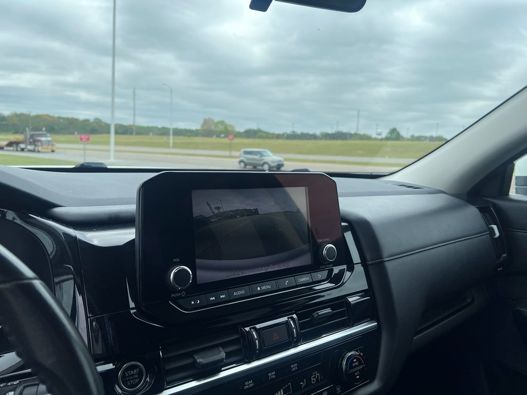 2023 Nissan Pathfinder SV