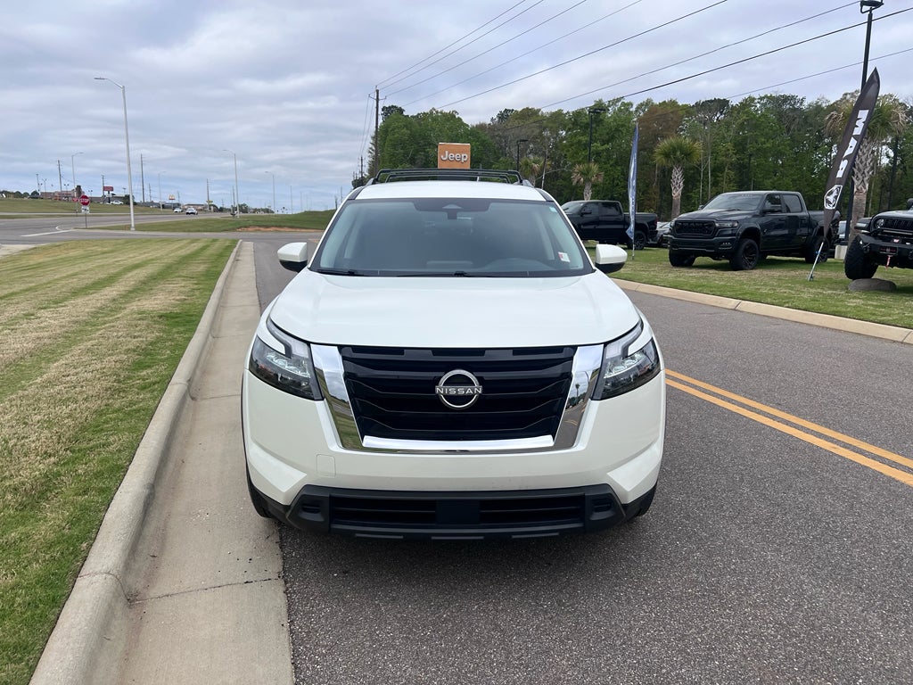 2023 Nissan Pathfinder SV