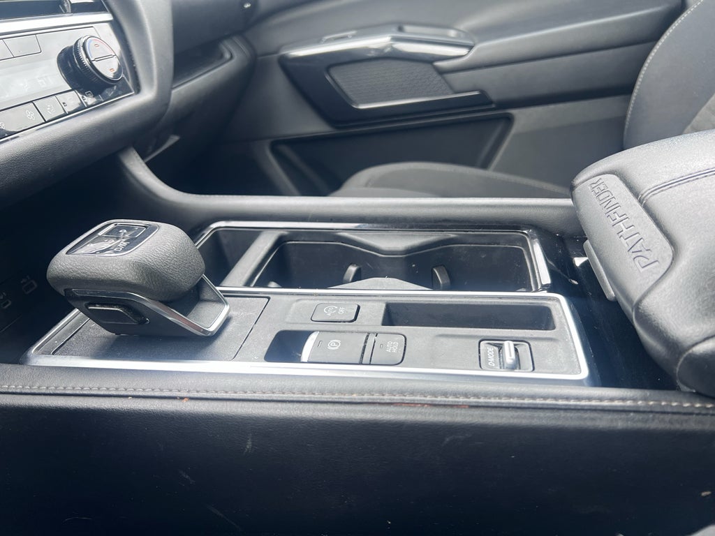 2023 Nissan Pathfinder SV