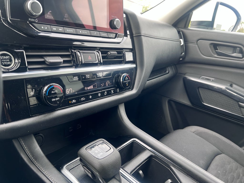 2023 Nissan Pathfinder SV