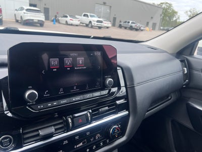 2023 Nissan Pathfinder SV