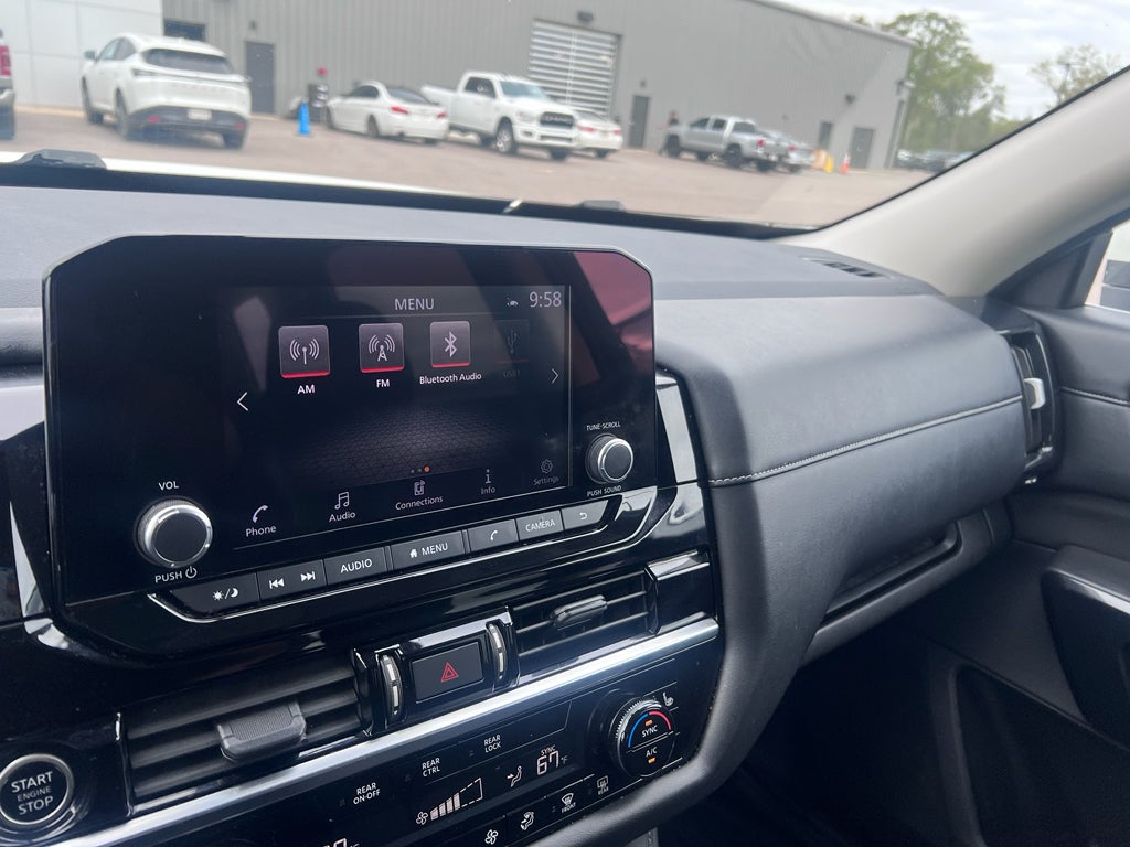 2023 Nissan Pathfinder SV