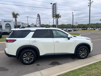 2023 Nissan Pathfinder SV