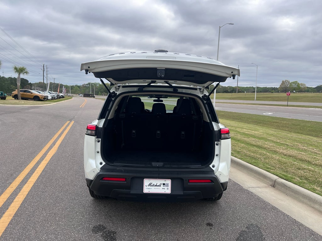 2023 Nissan Pathfinder SV