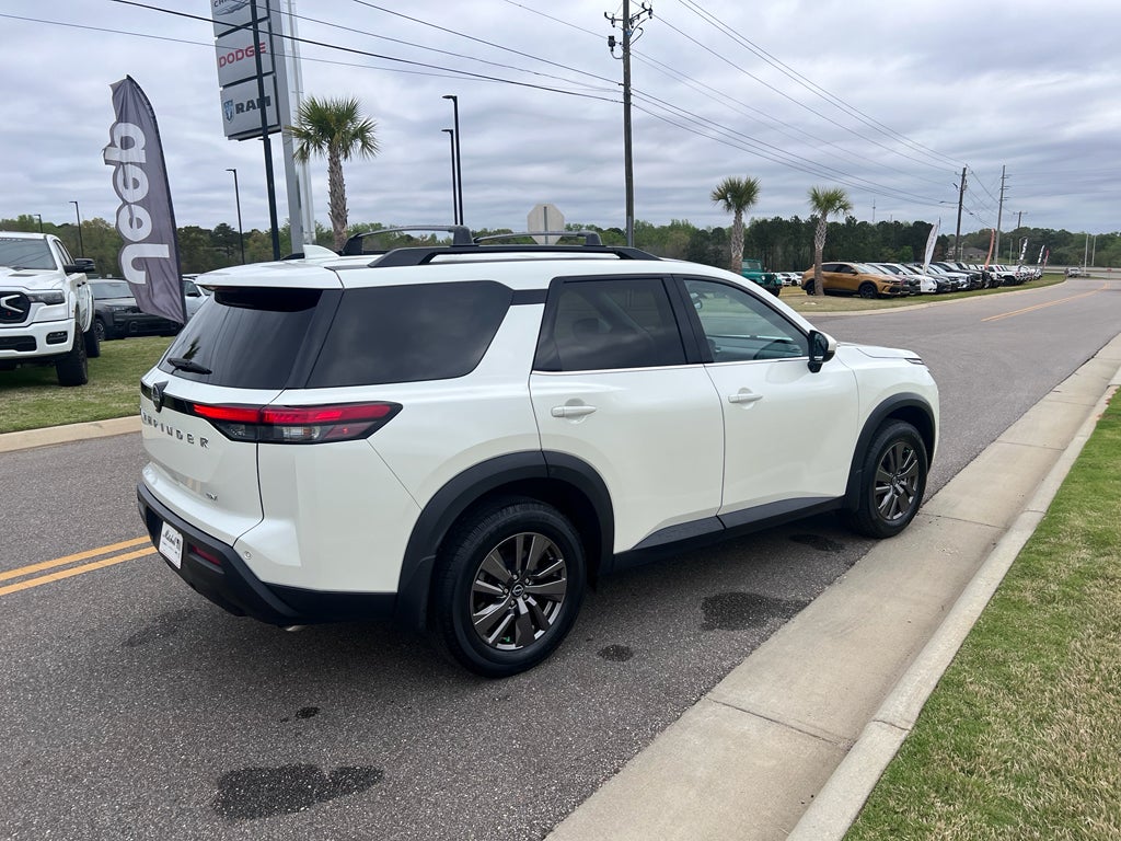 2023 Nissan Pathfinder SV