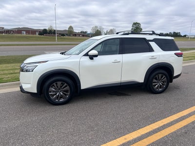 2023 Nissan Pathfinder SV