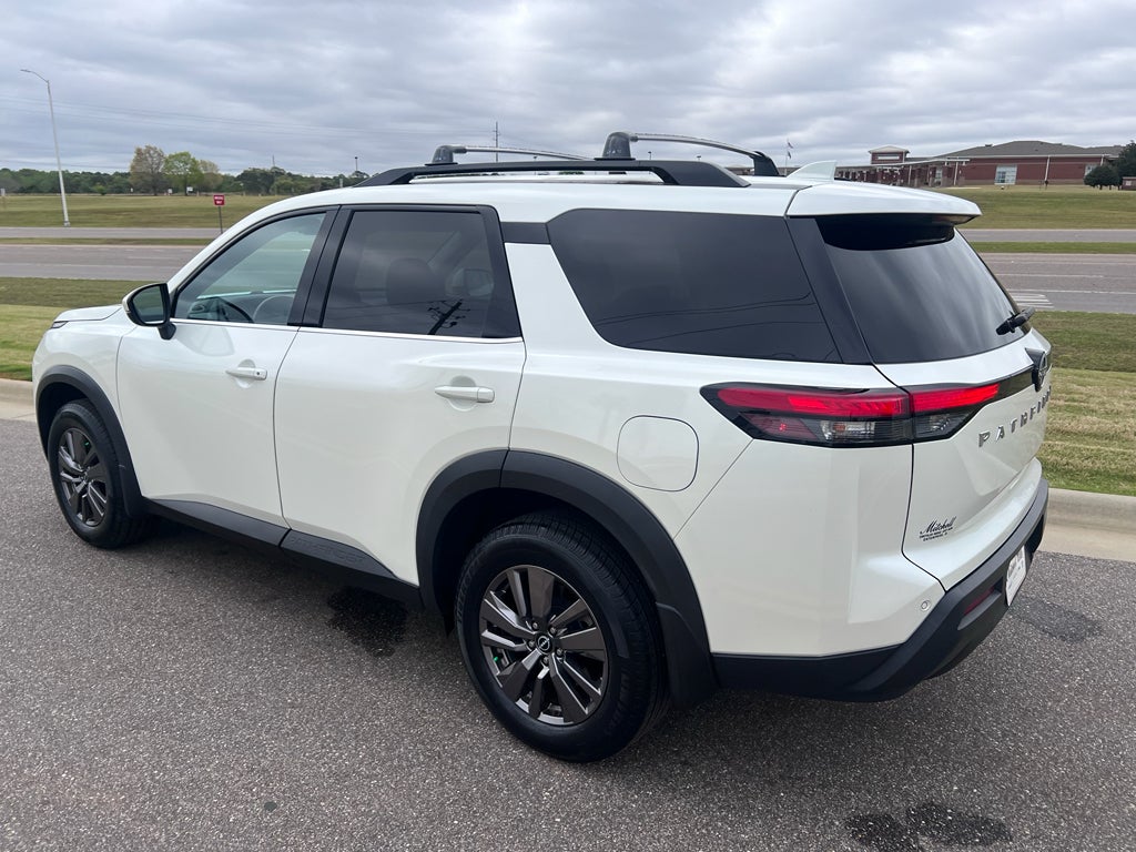 2023 Nissan Pathfinder SV