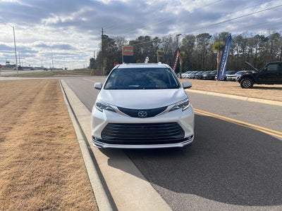 2024 Toyota Sienna Platinum