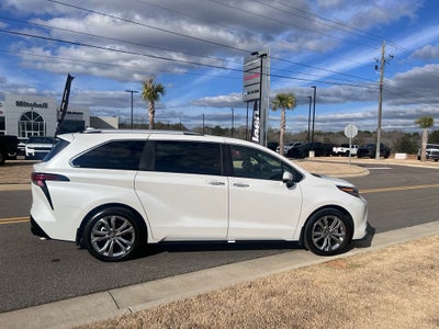 2024 Toyota Sienna Platinum