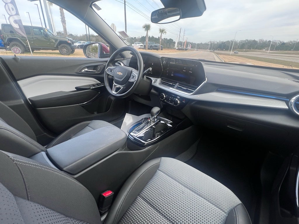 2025 Chevrolet Trax FWD LT