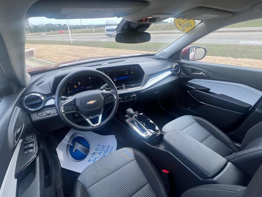 2025 Chevrolet Trax FWD LT