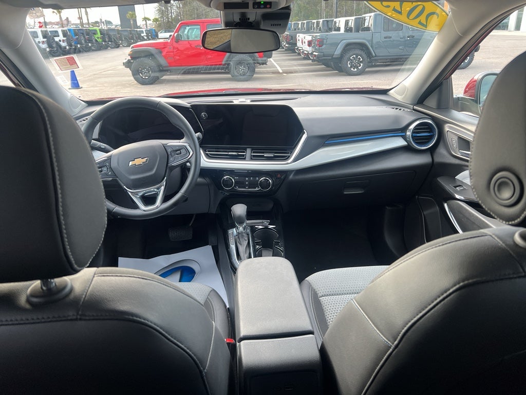 2025 Chevrolet Trax FWD LT