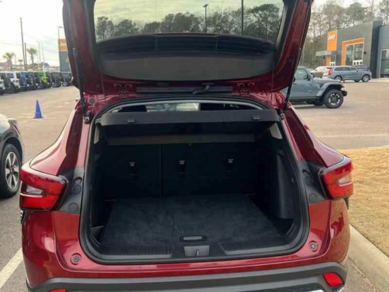 2025 Chevrolet Trax FWD LT