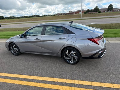 2024 Hyundai Elantra Limited