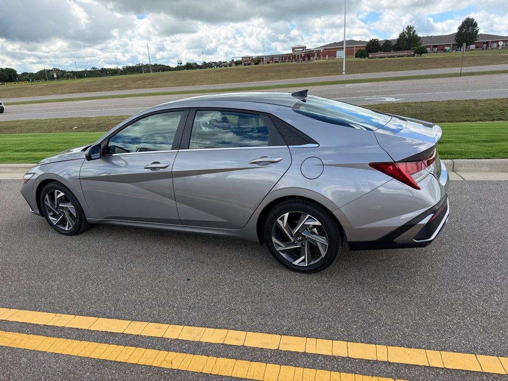 2024 Hyundai Elantra Limited