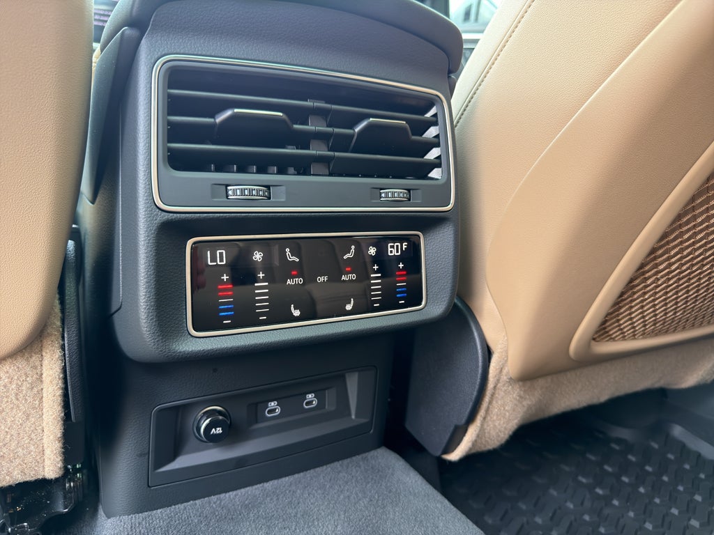 2023 Audi Q8 Premium Plus 55 TFSI quattro Tiptronic